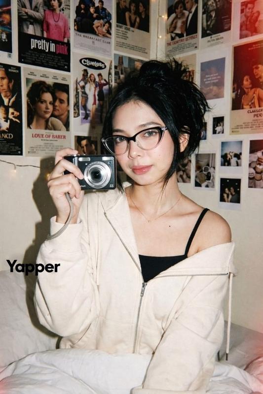 Y2K Digital Camera Flash Bedroom Retro Film Feel Portrait
