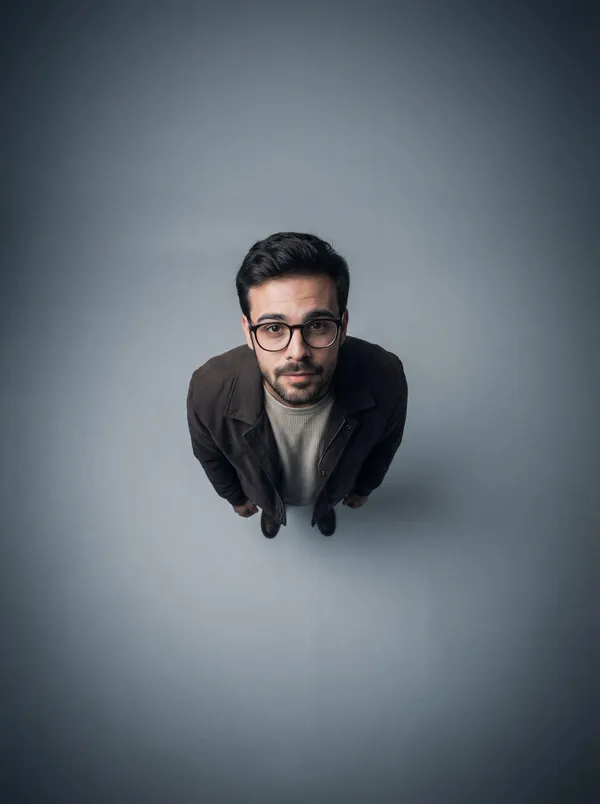 Upward Gaze in Minimalist Space